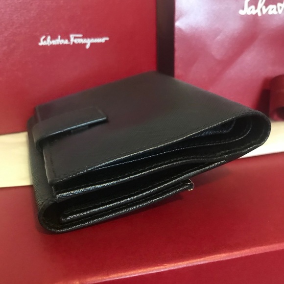 💯% Auth. Salvtore Ferragamo Black Leather Wallet - Picture 3 of 15